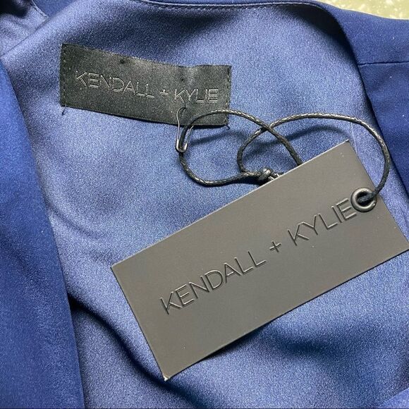 Kendall & Kylie Deep V Long Sleeve Tunic M NWT - Picture 4 of 4